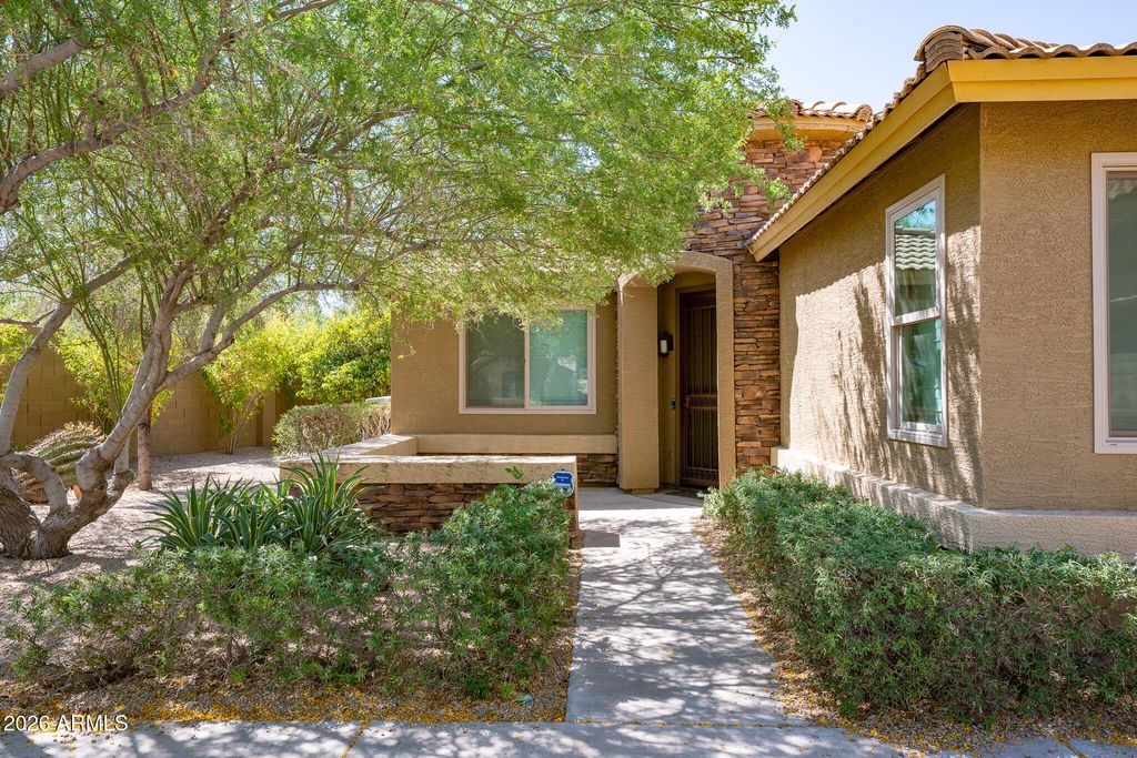 Image 56 of property listing at 1527 E GARY Way, Phoenix, AZ 85042