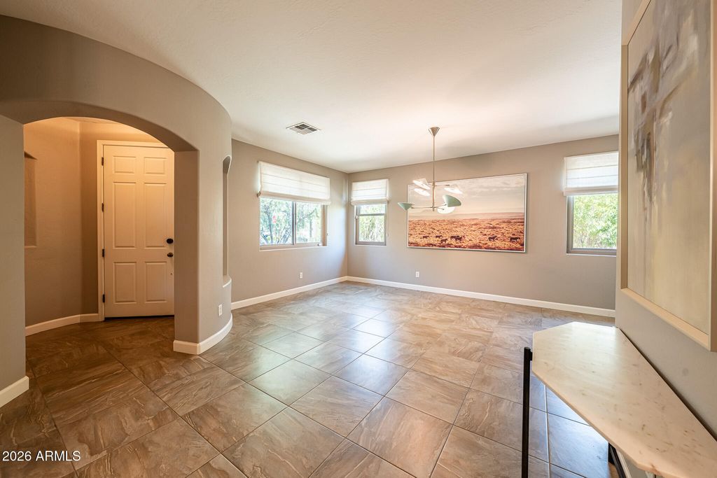 Image 7 of property listing at 1527 E GARY Way, Phoenix, AZ 85042