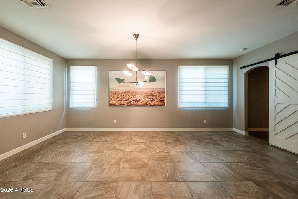 Image 9 of property listing at 1527 E GARY Way, Phoenix, AZ 85042