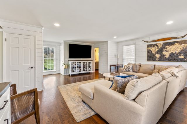 107 Nathan Forest Dr, Hendersonville, TN 37075