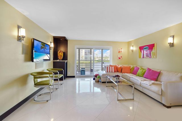 311 SE 3RD Street SE 207, Dania Beach, FL 33004