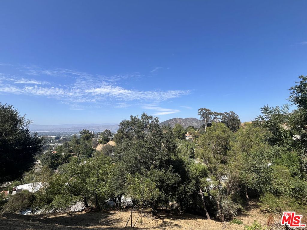 Image 1 of property listing at 7247 W Sunnydip Trail, Los Angeles, CA 90068