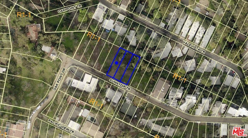 Image 10 of property listing at 7247 W Sunnydip Trail, Los Angeles, CA 90068