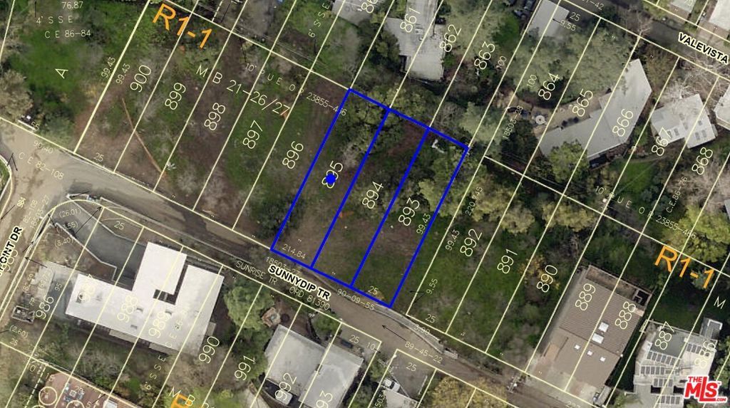 Image 2 of property listing at 7247 W Sunnydip Trail, Los Angeles, CA 90068