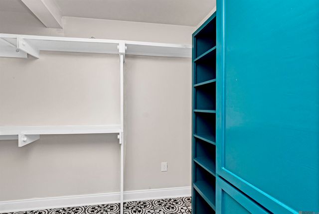 275 E Riveroaks Dr, Baton Rouge, LA 70815