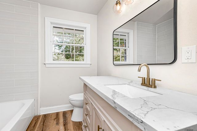 275 E Riveroaks Dr, Baton Rouge, LA 70815