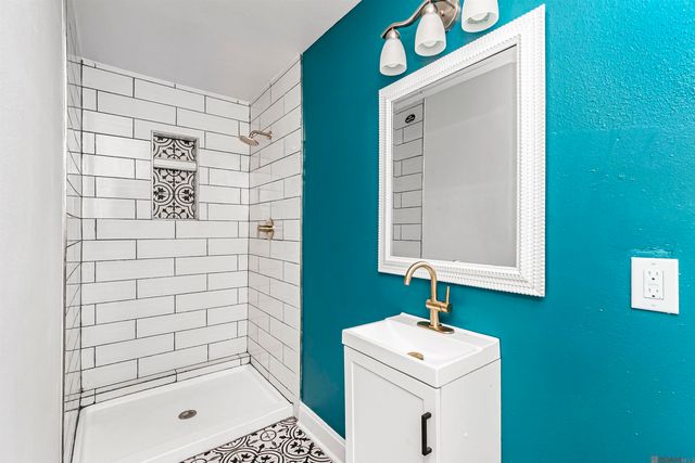 275 E Riveroaks Dr, Baton Rouge, LA 70815