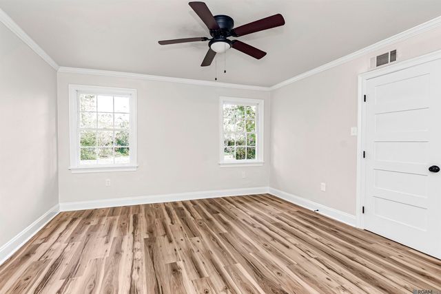 275 E Riveroaks Dr, Baton Rouge, LA 70815