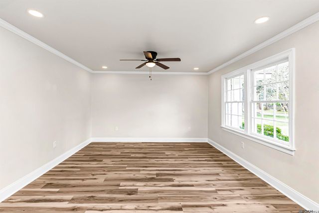 275 E Riveroaks Dr, Baton Rouge, LA 70815