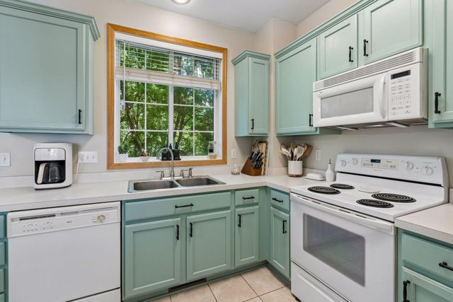 8829 Brunswick Path 1204, Inver Grove Heights, MN 55076