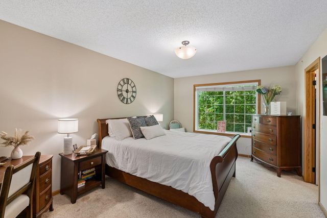 8829 Brunswick Path 1204, Inver Grove Heights, MN 55076
