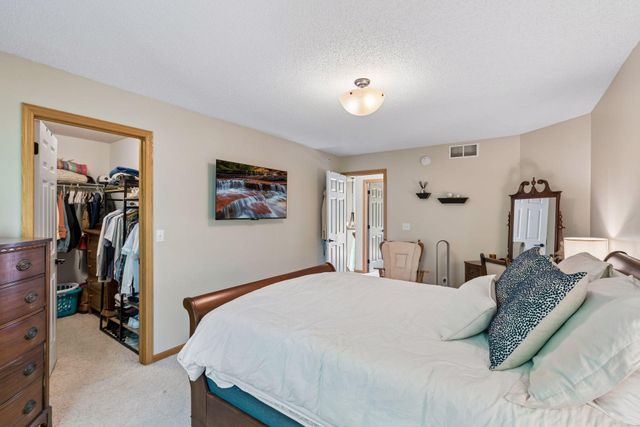 8829 Brunswick Path 1204, Inver Grove Heights, MN 55076