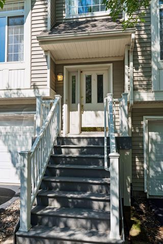 8829 Brunswick Path 1204, Inver Grove Heights, MN 55076