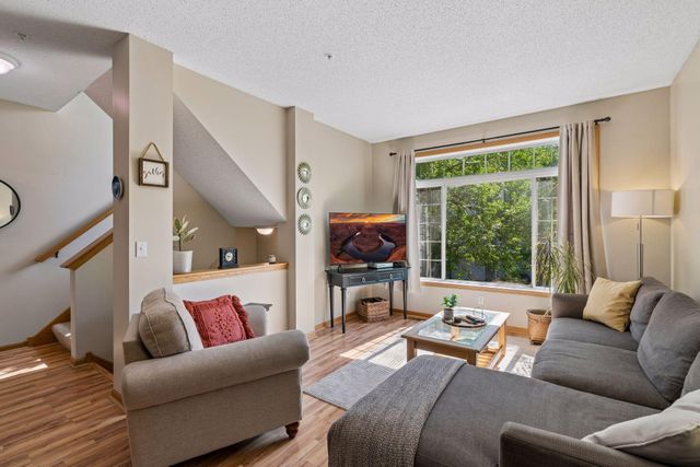 8829 Brunswick Path 1204, Inver Grove Heights, MN 55076