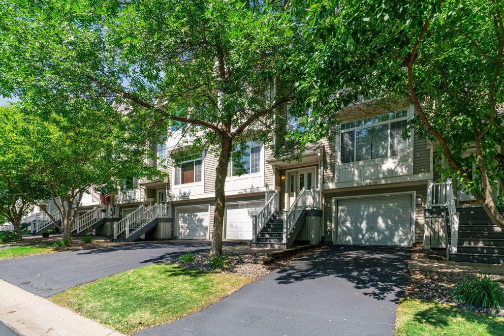 8829 Brunswick Path 1204, Inver Grove Heights, MN 55076