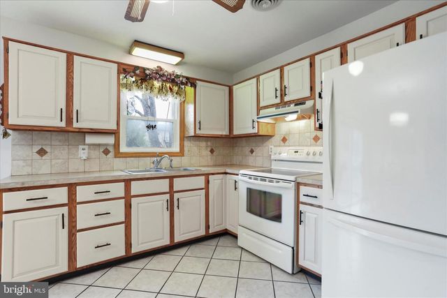 132 JAMESLEE DRIVE, Chambersburg, PA 17202