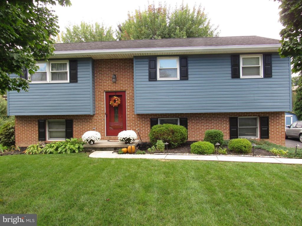 132 JAMESLEE DRIVE, Chambersburg, PA 17202