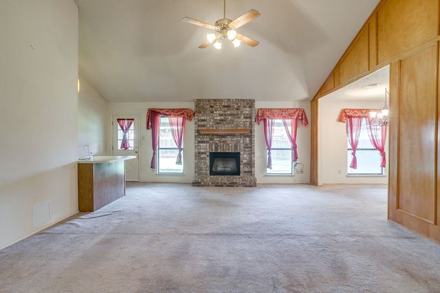 401 Revolution Lane, Arlington, TX 76002