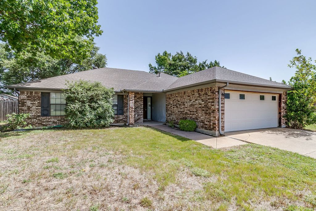 401 Revolution Lane, Arlington, TX 76002