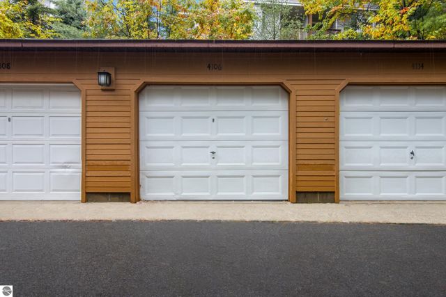 4106 Robin Hood Lane, Traverse City, MI 49684