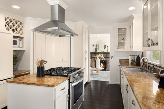 11020 SE 64th Street, Bellevue, WA 98006