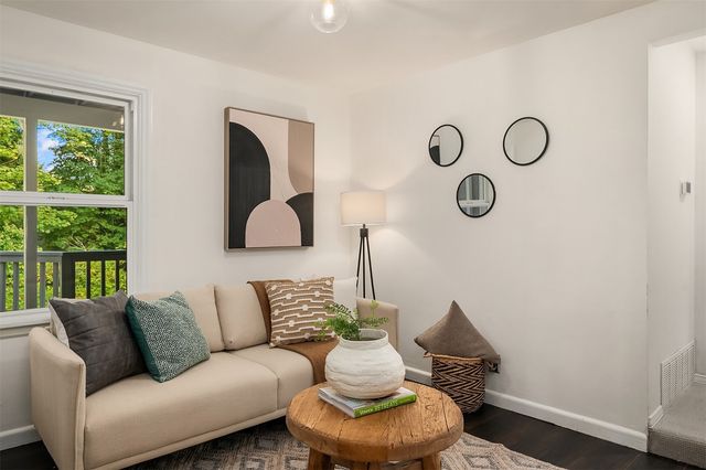 11020 SE 64th Street, Bellevue, WA 98006