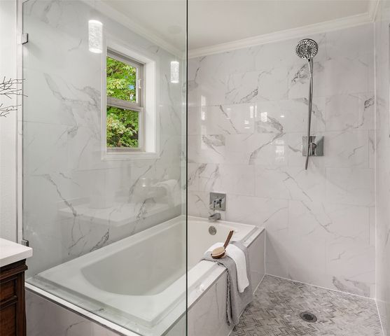 11020 SE 64th Street, Bellevue, WA 98006