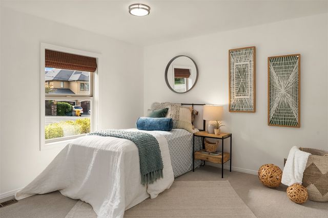 11020 SE 64th Street, Bellevue, WA 98006