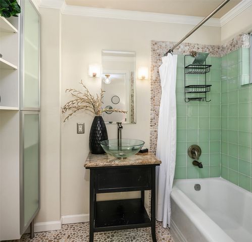 11020 SE 64th Street, Bellevue, WA 98006