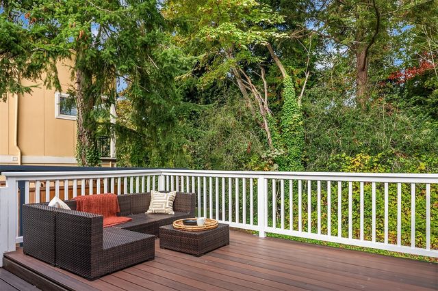 11020 SE 64th Street, Bellevue, WA 98006