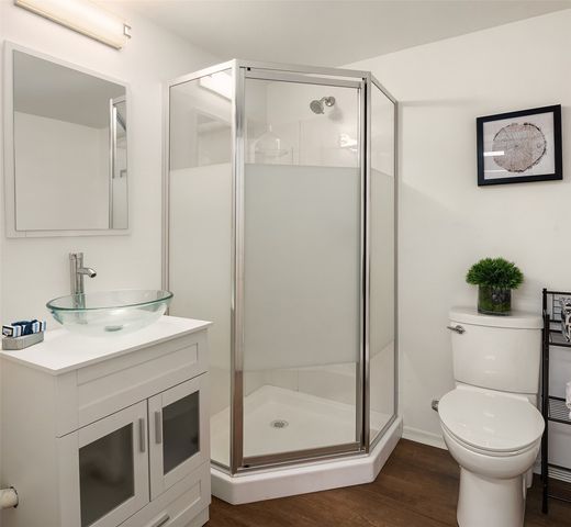 11020 SE 64th Street, Bellevue, WA 98006