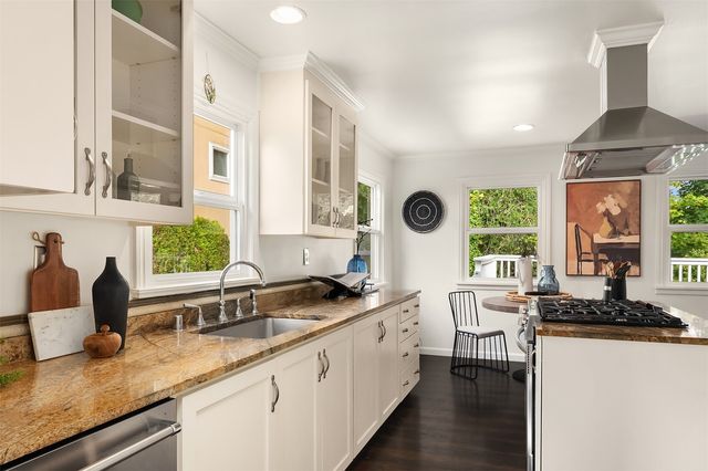 11020 SE 64th Street, Bellevue, WA 98006