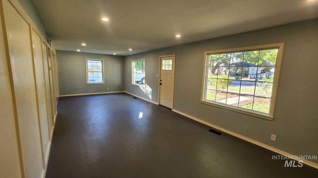 463 E Court St, Weiser, ID 83672
