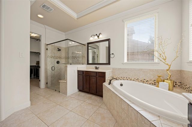 27 Tioga Place, The Woodlands, TX 77375