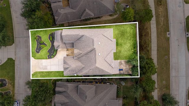 27 Tioga Place, The Woodlands, TX 77375