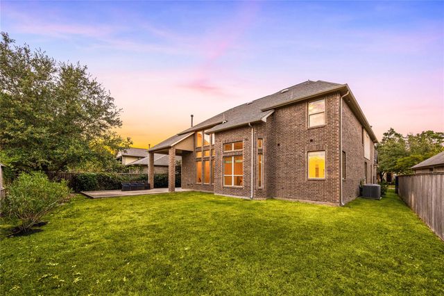 27 Tioga Place, The Woodlands, TX 77375