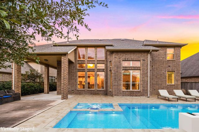 27 Tioga Place, The Woodlands, TX 77375