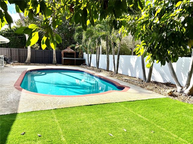 19340 NE 18th Ct, Miami, FL 33179