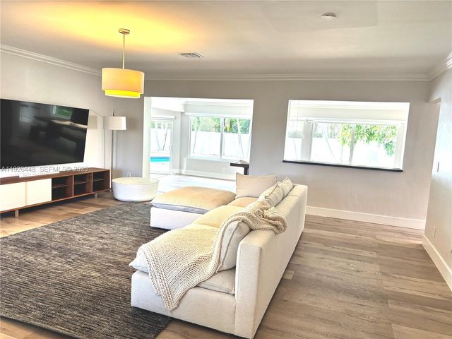 19340 NE 18th Ct, Miami, FL 33179