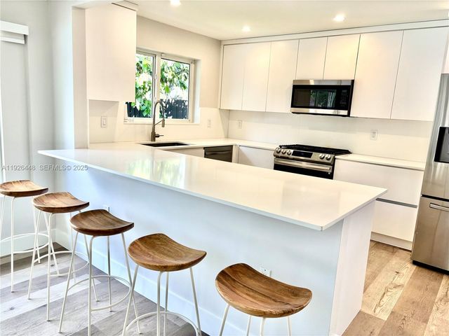 19340 NE 18th Ct, Miami, FL 33179