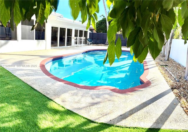 19340 NE 18th Ct, Miami, FL 33179