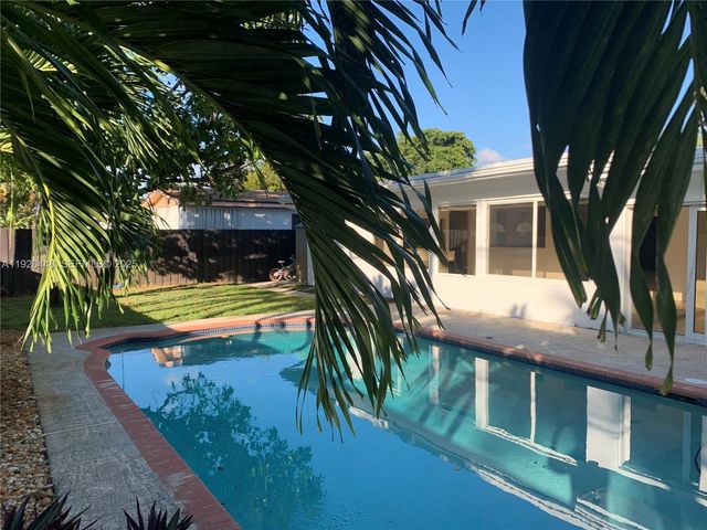 19340 NE 18th Ct, Miami, FL 33179