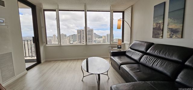 411 Hobron Lane 3705, Honolulu, HI 96815