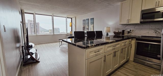 411 Hobron Lane 3705, Honolulu, HI 96815