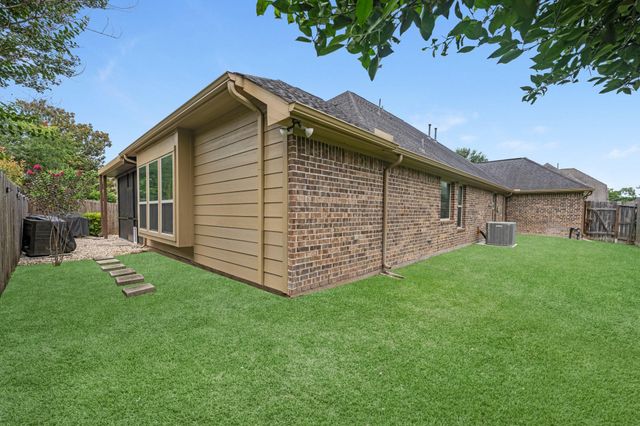 419 Sunny River Lane, Richmond, TX 77406