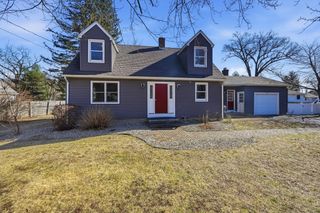 32 Oak Ln, Agawam, MA 01030