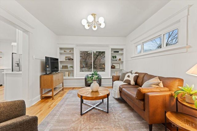 1942 Hewitt Avenue, Cincinnati, OH 45207