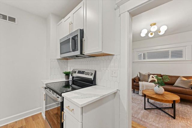 1942 Hewitt Avenue, Cincinnati, OH 45207