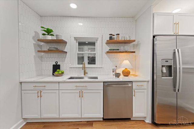 1942 Hewitt Avenue, Cincinnati, OH 45207