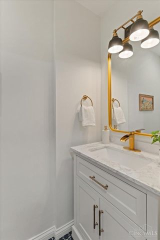 1942 Hewitt Avenue, Cincinnati, OH 45207